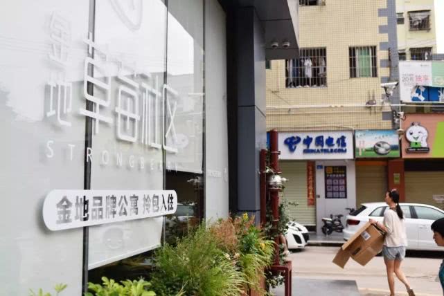 富士康工人公开信质疑城中村改造:将去哪里容身?