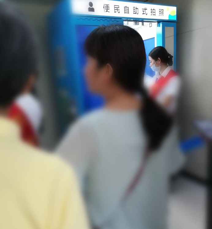 内地户口,在深圳办理港澳通行证的过程分享给大家提示一下是要65岁及以65上的老人