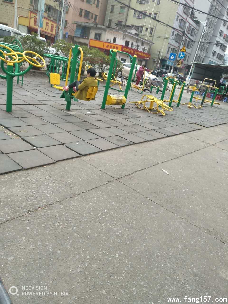 Էɭֹ԰޵к ¥Աͣ ͨ